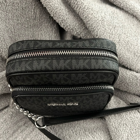 Michael Kors Jet Set Travel Medium Logo Crossbody Bag - Picture 5 of 8